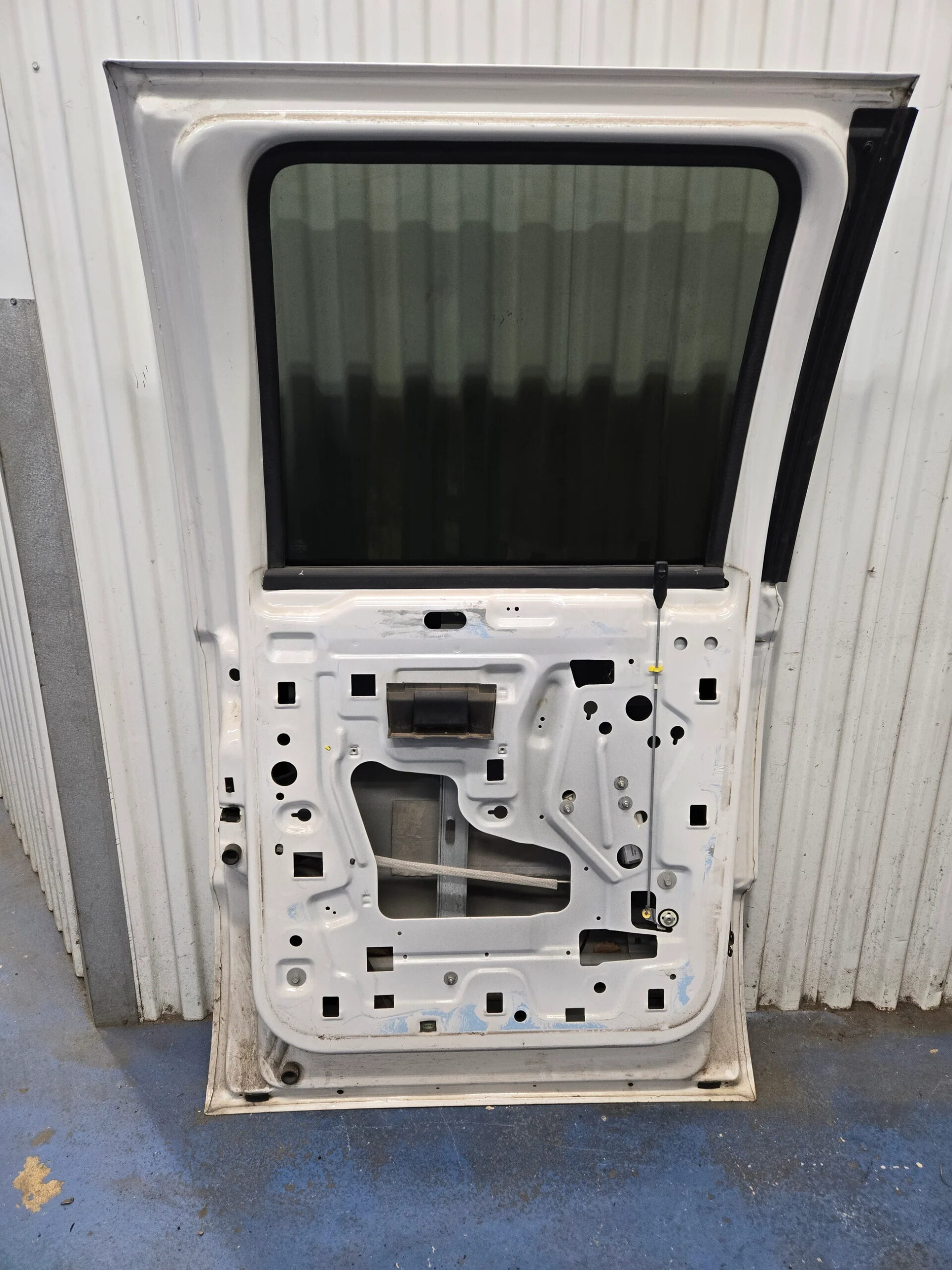 Second image of 2013-2016 Ford F250 F350 F450 F550 Super Duty Left Rear Crew Cab Door w/ Power Window, Pearl White Paint Code (UG)