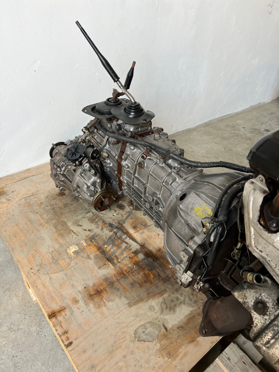 Second image of Toyota Land Cruiser 100 Series 1HD-FTE 4.2L Diesel Engine w/ Automatic Transmission