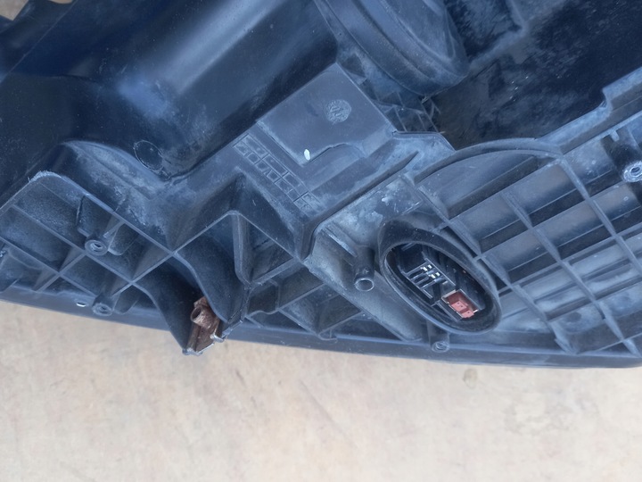 Second image of Nissan Qashqai J10 Xenon Headlight Right/Left 2010-2013 OEM
