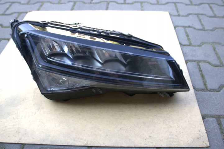Second image of Skoda Superb III Facelift Full LED Headlight Right 2019+ OEM