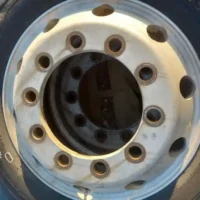 Used-2000-HUB-PILOT-12R-22.5-Tire-BmcnwuPVJAbx_f