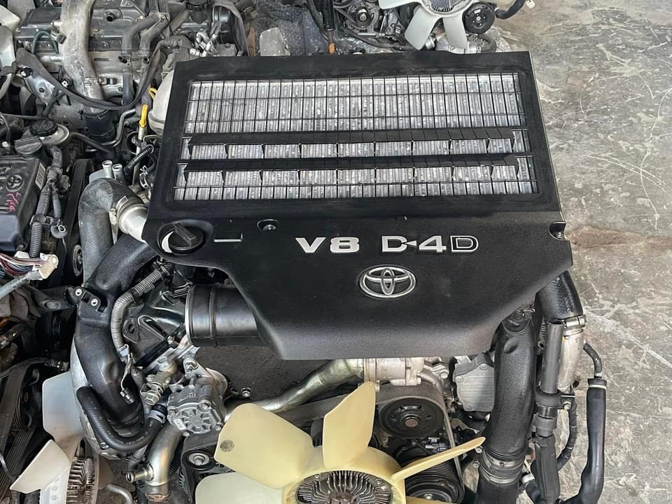Second image of Toyota 1VD-FTV 4.5L V8 Twin Turbo Diesel Engine