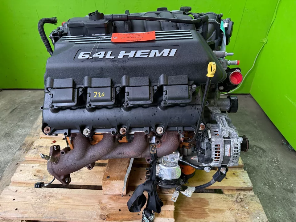 Second image of 2014–2017 Jeep Grand Cherokee SRT 6.4L HEMI V8 Engine